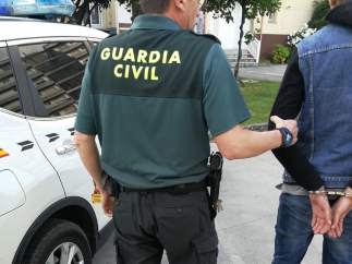Guardia Civil en una detención.