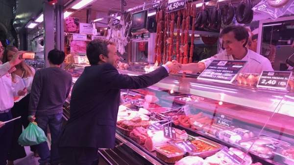 Jaén.-26M.- Millán se compromete con los comerciantes de San Francisco a 'revertir el proceso de peatonalización del PP' Jaén.-26M.- Millán se compromete con los comerciantes de San Francisco a 'revertir el proceso de peatonalización del PP'