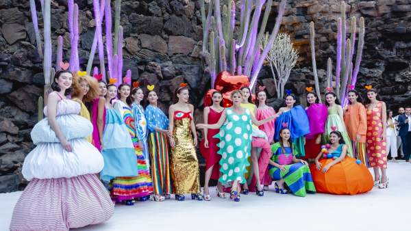 Agatha Ruiz de la Prada presenta en Lanzarote una colección retrospectiva de color, dinamismo e iconos pop Agatha Ruiz de la Prada presenta en Lanzarote una colección retrospectiva de color, dinamismo e iconos pop