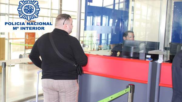 Almería.- Sucesos.- Detienen en el puerto a un fugitivo buscado desde 2015 que pretendía huir a Marruecos Almería.- Sucesos.- Detienen en el puerto a un fugitivo buscado desde 2015 que pretendía huir a Marruecos