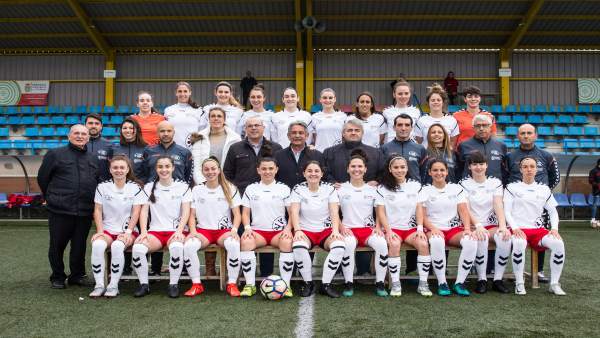 Revilla asiste al partido de fútbol femenino entre las selecciones de Cantabria y Asturias Revilla asiste al partido de fútbol femenino entre las selecciones de Cantabria y Asturias