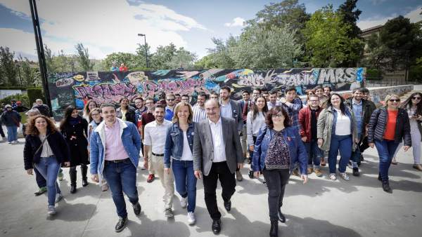 26M.- Lambán Sitúa A Los Jóvenes Y La Pobreza Infantil En El Centro De Las Políticas Sociales De Su Próximo Gobierno 26M.- Lambán Sitúa A Los Jóvenes Y La Pobreza Infantil En El Centro De Las Políticas Sociales De Su Próximo Gobierno