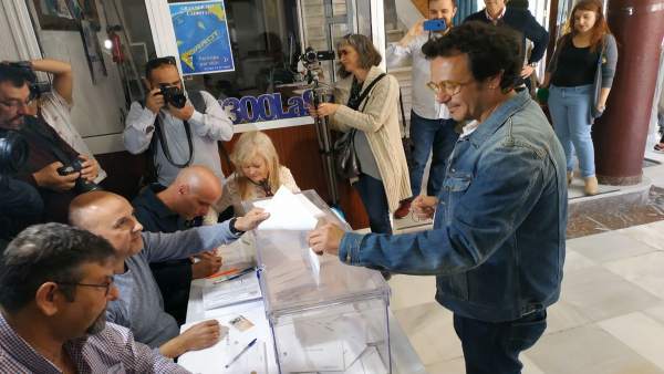 Cádiz.-26M.- 'Kichi' rozaría la mayoría absoluta doblando al PP según una encuesta de Dataestudios Cádiz.-26M.- 'Kichi' rozaría la mayoría absoluta doblando al PP según una encuesta de Dataestudios