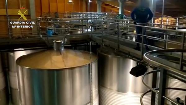Desarticula una organización dedicada al embotellado y venta de vino de manera masiva y fraudulenta Desarticula una organización dedicada al embotellado y venta de vino de manera masiva y fraudulenta