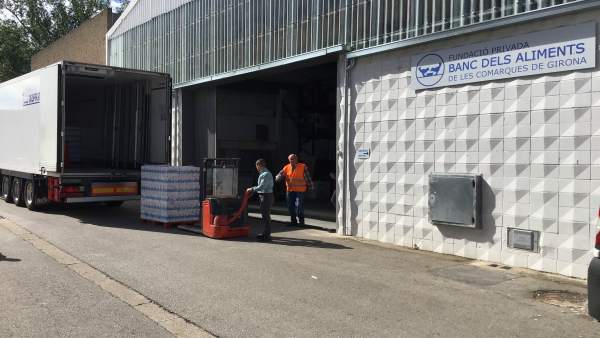 Mercadona dona 13.500 litros de leche al Banc dels Aliments de comarcas de Girona Mercadona dona 13.500 litros de leche al Banc dels Aliments de comarcas de Girona