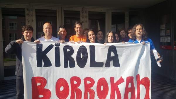 Trabajadores de locales y campos deportivos de Bizkaia realizan su primera jornada de paros parciales Trabajadores de locales y campos deportivos de Bizkaia realizan su primera jornada de paros parciales