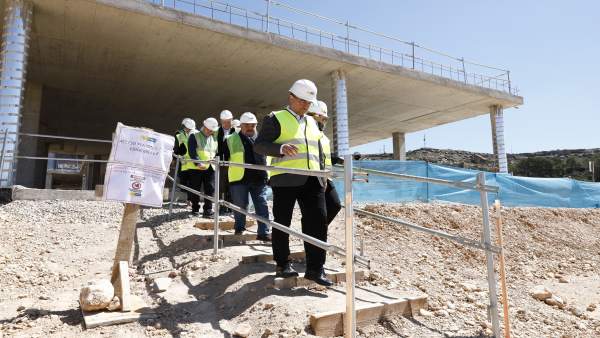 Lambán dice que las obras del Hospital de Alcañiz van 'a buen ritmo' y confía en que estén terminadas en plazo Lambán dice que las obras del Hospital de Alcañiz van 'a buen ritmo' y confía en que estén terminadas en plazo