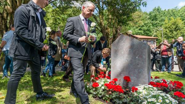 Urkullu y Rementería rinden homenaje en Galdakao (Bizkaia) a las víctimas de la Guerra Civil Urkullu y Rementería rinden homenaje en Galdakao (Bizkaia) a las víctimas de la Guerra Civil