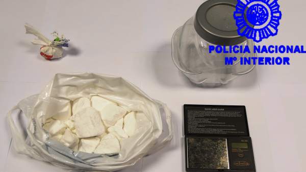 La Policía localiza más de 4.000 dosis de cocaína en una nave abandonada de Redondela (Pontevedra) La Policía localiza más de 4.000 dosis de cocaína en una nave abandonada de Redondela (Pontevedra)