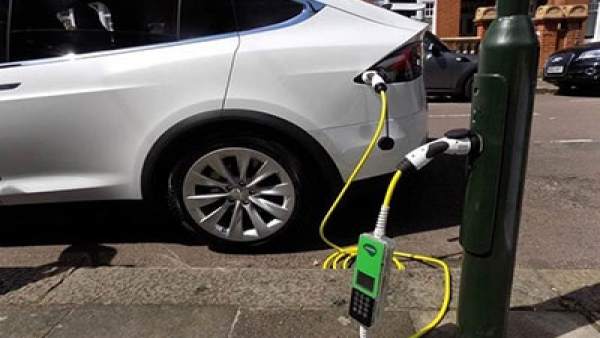 La alemana Ubitricity quiere probar en Gran Canaria su modelo de recarga de coches eléctricos en farolas La alemana Ubitricity quiere probar en Gran Canaria su modelo de recarga de coches eléctricos en farolas