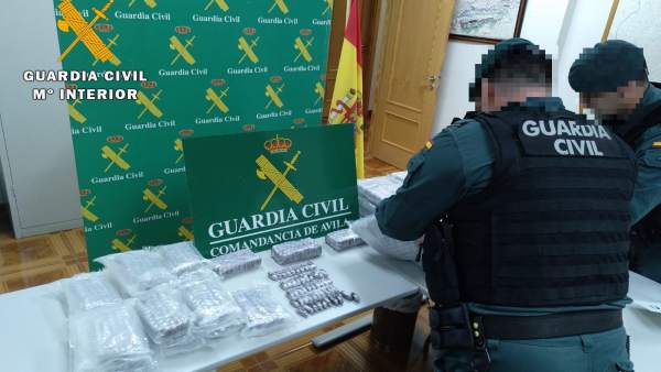 Sucesos.- Dos detenidos en Ávila tras la incautación de cerca de 40 kilos de hachís en 'bellotas' dentro de su coche Sucesos.- Dos detenidos en Ávila tras la incautación de cerca de 40 kilos de hachís en 'bellotas' dentro de su coche