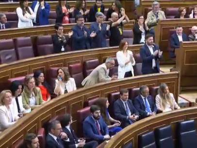 Aplausos para recibir en el hemiciclo a los políticos presos