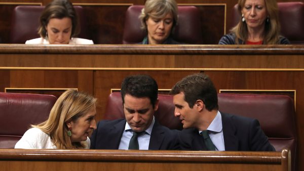 Casado, Egea y Pastor, en sus escaños Casado, Egea y Pastor, en sus escaños