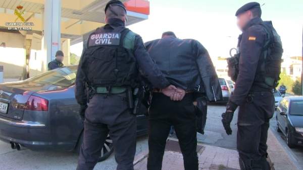 Uno de los detenidos que formaba parte de la red de explotación de mujeres que operaba en La Junquera. Uno de los detenidos que formaba parte de la red de explotación de mujeres que operaba en La Junquera.