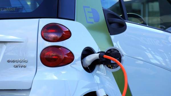 Recarga de coche eléctrico. Recarga de coche eléctrico.