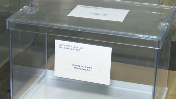 Urna para las elecciones municipales. Urna para las elecciones municipales.
