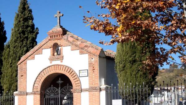 Sucesos.- Roban más de sesenta crucifijos de lápidas del cementerio de Cabanillas Sucesos.- Roban más de sesenta crucifijos de lápidas del cementerio de Cabanillas