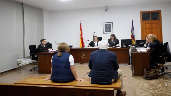 Absuelven a la exsecretaria del obispo Salinas de un delito revelación de secretos Absuelven a la exsecretaria del obispo Salinas de un delito revelación de secretos