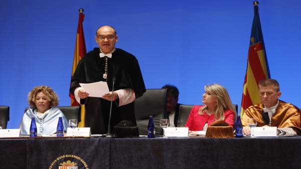 El rector de la UA reclama el Grado de Medicina citando el evangelio de Mateo: 'Al que no tiene, se le quitará' El rector de la UA reclama el Grado de Medicina citando el evangelio de Mateo: 'Al que no tiene, se le quitará'