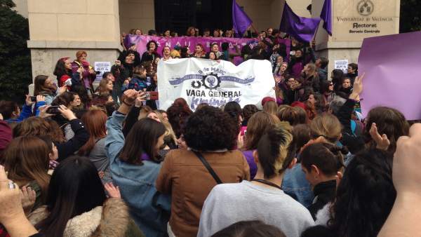L'Assemblea Feminista de València denuncia haver rebut multes per 5.000 euros per participar en el 8M L'Assemblea Feminista de València denuncia haver rebut multes per 5.000 euros per participar en el 8M