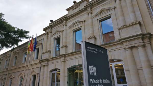 Piden 25 años de prisión para un hombre acusado de violencia doméstica, lesiones y amenazas a sus padres adoptivos Piden 25 años de prisión para un hombre acusado de violencia doméstica, lesiones y amenazas a sus padres adoptivos