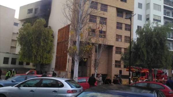 El edificio de los Juzgados de Ibiza afectado por un incendio (archivo) El edificio de los Juzgados de Ibiza afectado por un incendio (archivo)