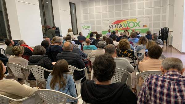 Vox organiza en Ses Salines una tertulia con candidatos para hablar de turismo, la inmigración y las políticas europeas Vox organiza en Ses Salines una tertulia con candidatos para hablar de turismo, la inmigración y las políticas europeas