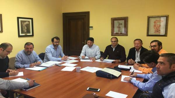 La Diputación de Salamanca analiza con organizaciones agrarias los criterios para modificar las normas urbanísticas La Diputación de Salamanca analiza con organizaciones agrarias los criterios para modificar las normas urbanísticas