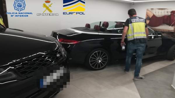 Desmantelan uno de los grupos criminales más activos de Europa con 22 detenidos en tres países y 8 millones incautados Desmantelan uno de los grupos criminales más activos de Europa con 22 detenidos en tres países y 8 millones incautados