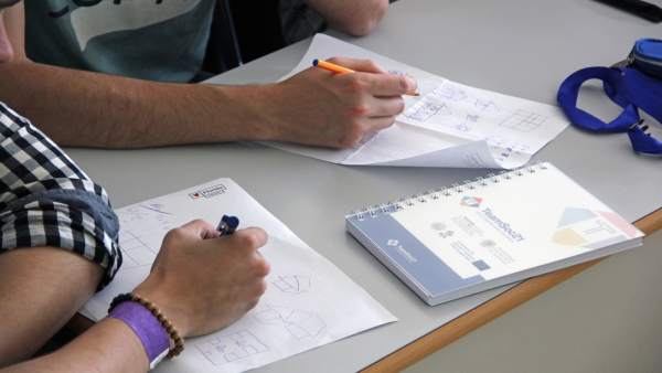 Innova.- La UPV construye al 'ingeniero del futuro' en un proyecto de aprendizaje con 40 estudiantes internacionales Innova.- La UPV construye al 'ingeniero del futuro' en un proyecto de aprendizaje con 40 estudiantes internacionales