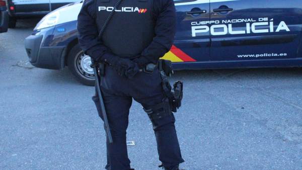 Almería.-Sucesos.-Detenido un hombre acusado de sustraer cuatro videoconsolas del expositor de un establecimiento Almería.-Sucesos.-Detenido un hombre acusado de sustraer cuatro videoconsolas del expositor de un establecimiento