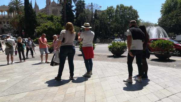 Casi el 70% de los baleares están acuerdo con la implantación del Impuesto de Turismo Sostenible, según la Aetib Casi el 70% de los baleares están acuerdo con la implantación del Impuesto de Turismo Sostenible, según la Aetib