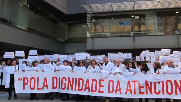 La segunda jornada de la huelga de médicos de AP de Vigo registra un seguimiento del XX%, que el Sergas rebaja al XX% La segunda jornada de la huelga de médicos de AP de Vigo registra un seguimiento del XX%, que el Sergas rebaja al XX%