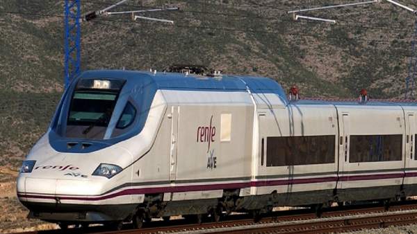 Los billetes del AVE informarán de las menores emisiones contaminantes del tren frente a coche y avión Los billetes del AVE informarán de las menores emisiones contaminantes del tren frente a coche y avión