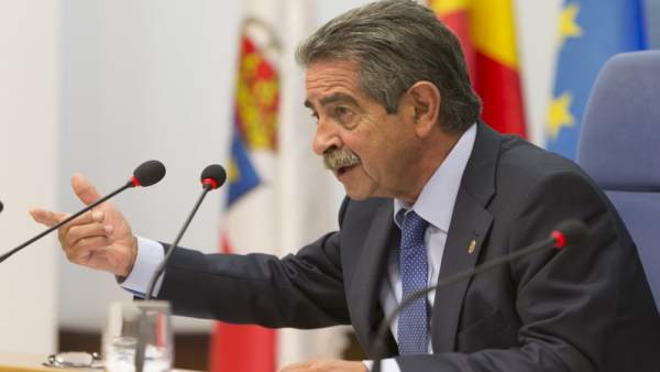 Revilla tilda de 'ilegalidades' las peticiones del personal laboral del Gobierno: No me puedo saltar la legalidad Revilla tilda de 'ilegalidades' las peticiones del personal laboral del Gobierno: No me puedo saltar la legalidad