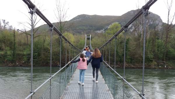 Excursion, excursionistas, rutas, turismo rural, puente colgante Excursion, excursionistas, rutas, turismo rural, puente colgante