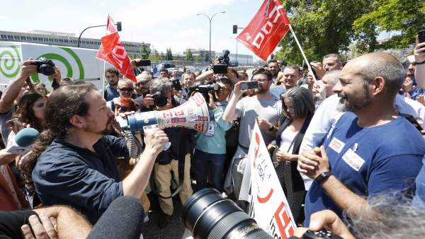 Pablo Iglesias visita a los trabajadores de la planta de PSA Citroën en Vigo en huelga por sobrecarga de trabajo Pablo Iglesias visita a los trabajadores de la planta de PSA Citroën en Vigo en huelga por sobrecarga de trabajo