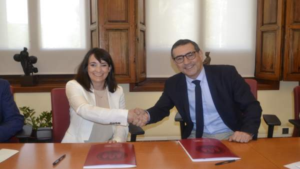La UMU y la empresa Lorca Marín crearán el 'Premio Pascual Parrilla de Cirugía' a través de una nueva cátedra La UMU y la empresa Lorca Marín crearán el 'Premio Pascual Parrilla de Cirugía' a través de una nueva cátedra
