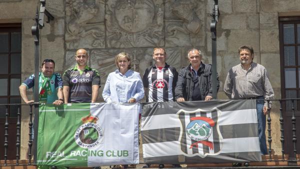 El Ayuntamiento de Camargo luce las banderas de Escobedo y Racing en apoyo a ambos clubes en su lucha por el ascenso El Ayuntamiento de Camargo luce las banderas de Escobedo y Racing en apoyo a ambos clubes en su lucha por el ascenso