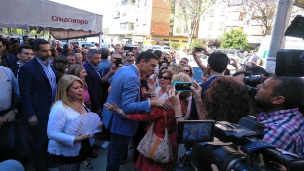 Cádiz.-26M.- Pedro Sánchez da un paseo por una barriada de Jerez mostrando su apoyo a la alcaldesa Cádiz.-26M.- Pedro Sánchez da un paseo por una barriada de Jerez mostrando su apoyo a la alcaldesa