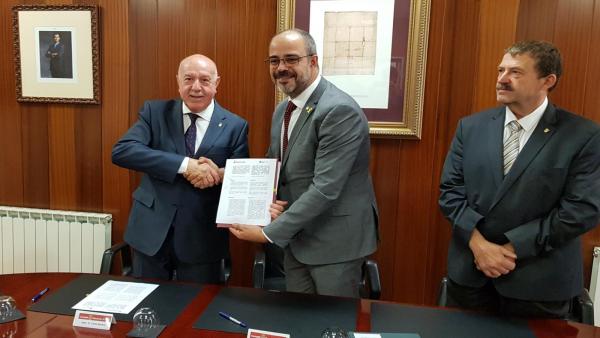 Govern y Conselh d'Aran oficializan el acuerdo de colaboración en el traspaso de servicios de emergencias Govern y Conselh d'Aran oficializan el acuerdo de colaboración en el traspaso de servicios de emergencias