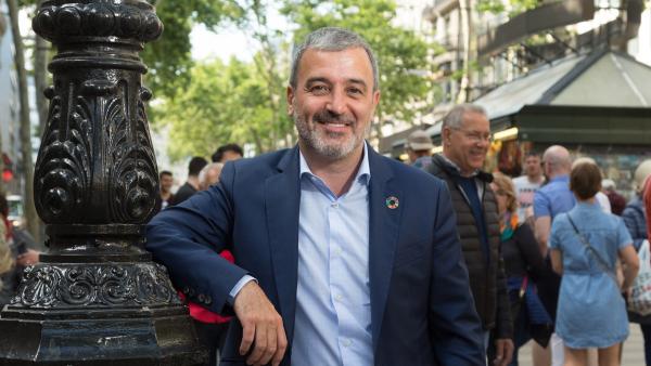 El candidato del PSC a la alcaldía de Barcelona, Jaume Collboni, retratado en Las Ramblas de Barcelona. El candidato del PSC a la alcaldía de Barcelona, Jaume Collboni, retratado en Las Ramblas de Barcelona.