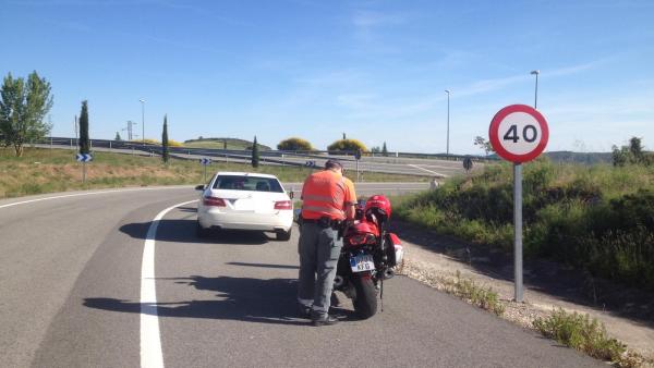 Sucesos.- Interceptado un vehículo que circulaba a 173 km/h por la A-12 Sucesos.- Interceptado un vehículo que circulaba a 173 km/h por la A-12