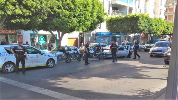 Almería.-Sucesos.-Detenidos tres jóvenes tras atracar una tienda de tecnología de la que han huido en un coche Almería.-Sucesos.-Detenidos tres jóvenes tras atracar una tienda de tecnología de la que han huido en un coche
