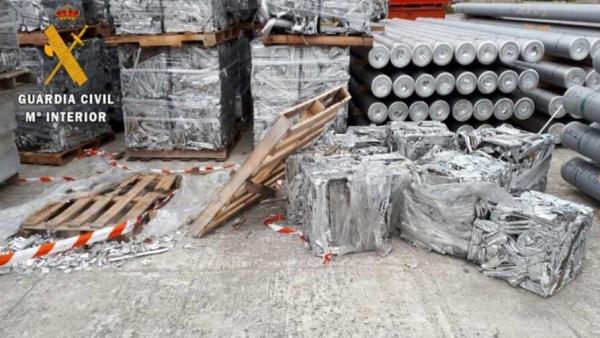 Sucesos.- Tres detenidos por robar en empresas aluminio valorado en más de 25.000 euros Sucesos.- Tres detenidos por robar en empresas aluminio valorado en más de 25.000 euros