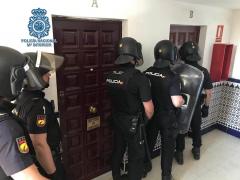 Detenido tras atrincherarse con bombonas preparadas para estallar