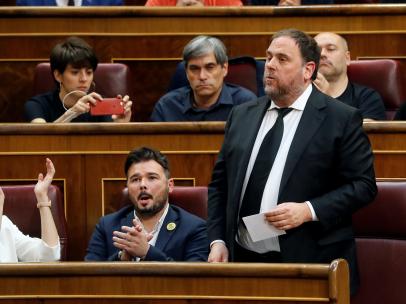 El líder de ERC, Oriol Junqueras, jura o promete su cargo durante la sesión constitutiva de las nuevas Cortes Generales.