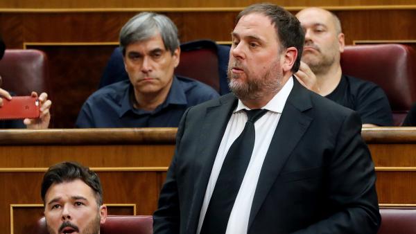 El líder de ERC, Oriol Junqueras, jura o promete su cargo durante la sesión constitutiva de las nuevas Cortes Generales. El líder de ERC, Oriol Junqueras, jura o promete su cargo durante la sesión constitutiva de las nuevas Cortes Generales.