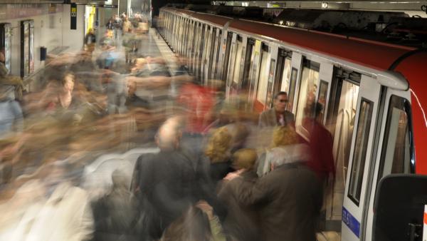 Transports Metropolitanos de Barcelona licita el análisis de materiales con amianto en dependencias del Metro Transports Metropolitanos de Barcelona licita el análisis de materiales con amianto en dependencias del Metro