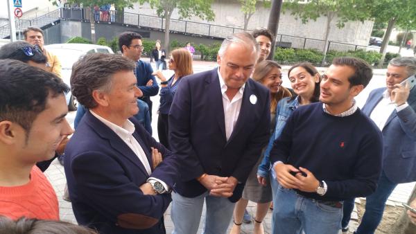 González Pons critica la 'actitud indolente' de Batet con los diputados presos y avisa de que puede sentar precedente González Pons critica la 'actitud indolente' de Batet con los diputados presos y avisa de que puede sentar precedente